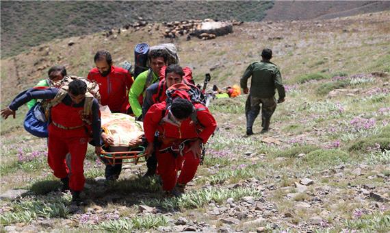 نجات کوهنورد مصدوم برازجاني در قله سيالان تنکابن