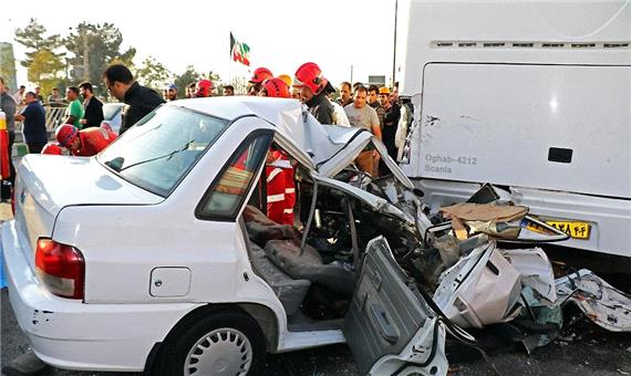 تصادف اتوبوس تیم فوتبال خونه‌به‌خونه بابل با پراید در جاده هراز/مصدومیت شدید راننده پراید